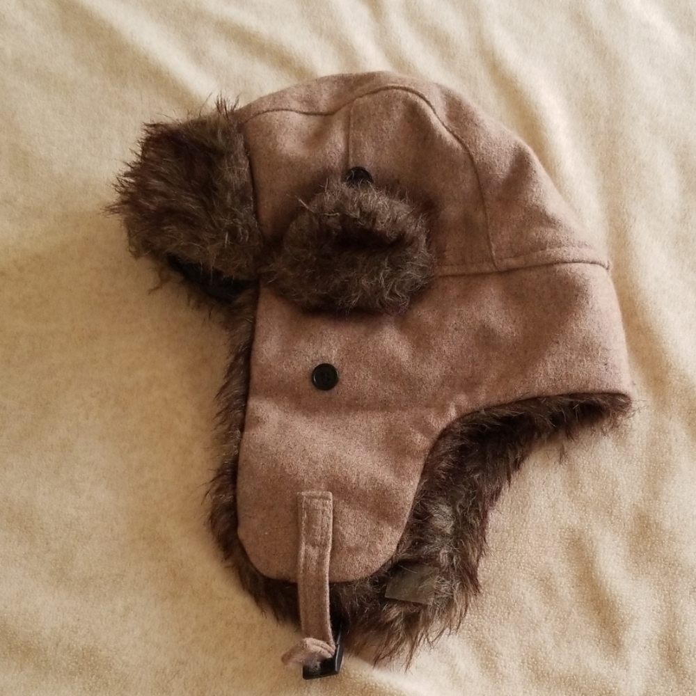Fuzzy hat - Picture 2 of 4